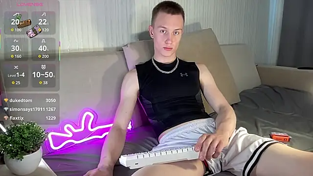 Snapshot of Travis_Gracile chatting on July 14, 9:25 am Travis Gracile online show from July 14, 9:25 am