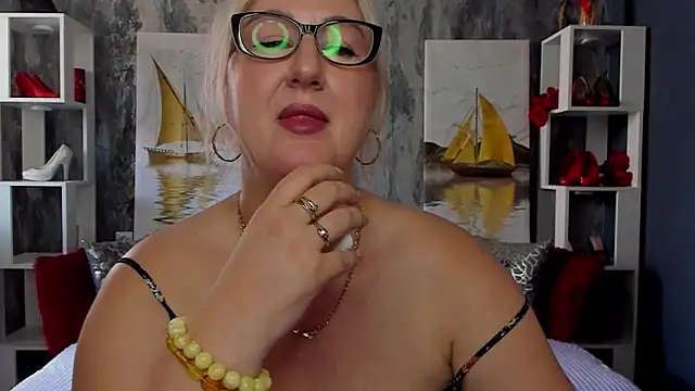 DianaFrances online show from May 8, 10:09 am