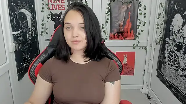 Snapshot of Caroline_cutte chatting on July 21, 7:00 am Caroline cutte online show from July 21, 7:00 am