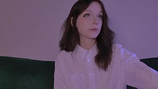 Snapshot of claire_bennett_ chatting on April 15, 1:23 am claire bennett online show from April 15, 1:23 am