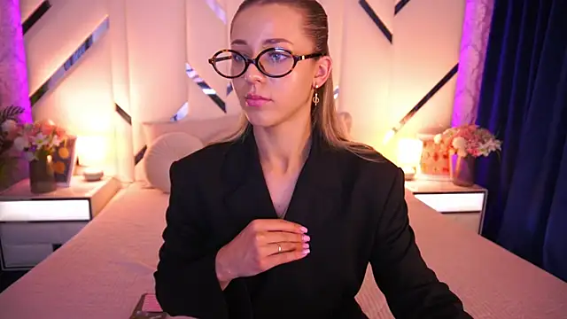 DoveLovee online show from June 4, 5:57 am