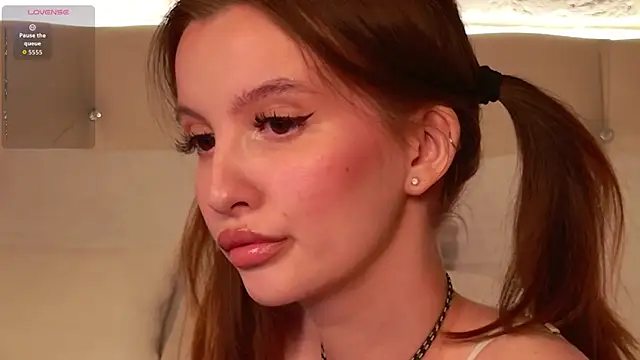 Snapshot of Molly__Quinn chatting on April 14, 5:41 pm Molly Quinn online show from April 14, 5:41 pm