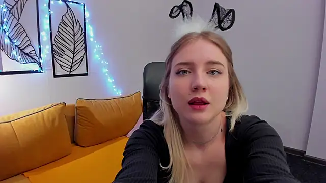 Snapshot of Liacandy_ chatting on April 18, 1:42 am Liacandy online show from April 18, 1:42 am