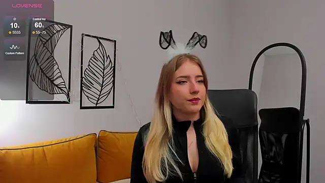 Snapshot of Liacandy_ chatting on May 5, 1:57 am Liacandy online show from May 5, 1:57 am