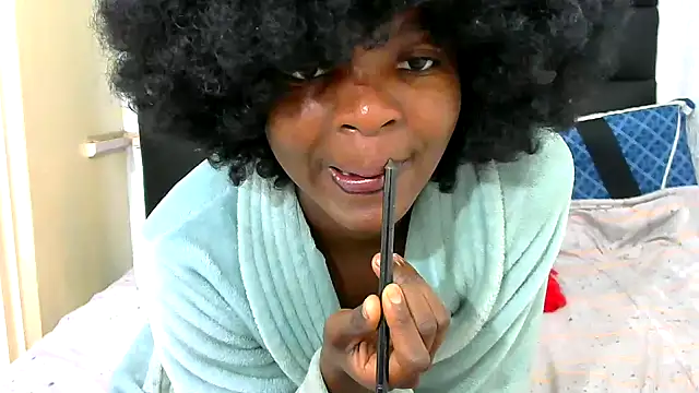 Snapshot of PetiteEbonyBabe_ chatting on June 27, 1:17 pm PetiteEbonyBabe online show from June 27, 1:17 pm