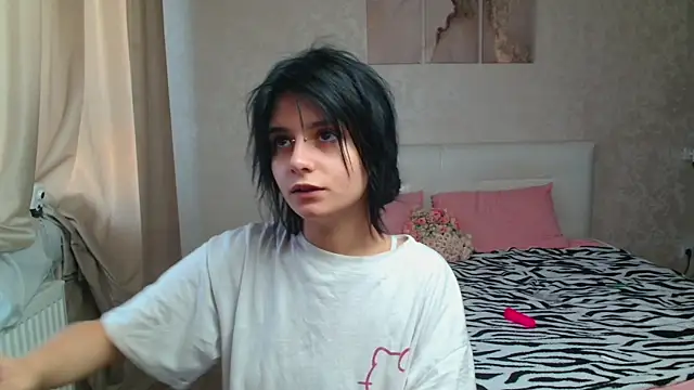 Snapshot of The_Slutty_Fox chatting on August 1, 11:20 am The Slutty Fox online show from August 1, 11:20 am