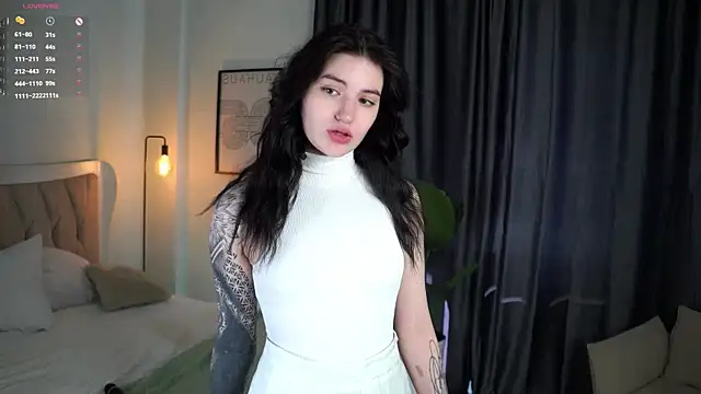 LeanaMolski online show from May 2, 4:39 am