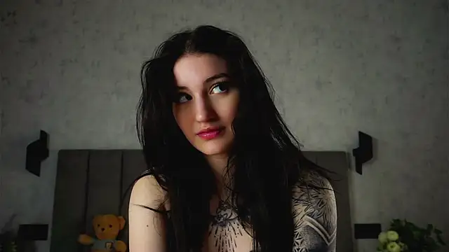 LeanaMolski online show from May 18, 1:02 am