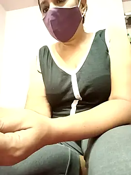 Snapshot of Tamilaunty35 chatting on April 30, 3:35 am Tamilaunty35 online show from April 30, 3:35 am