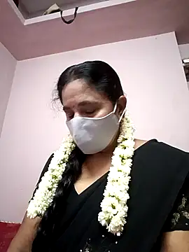 Snapshot of Tamilaunty35 chatting on May 6, 5:07 pm Tamilaunty35 online show from May 6, 5:07 pm