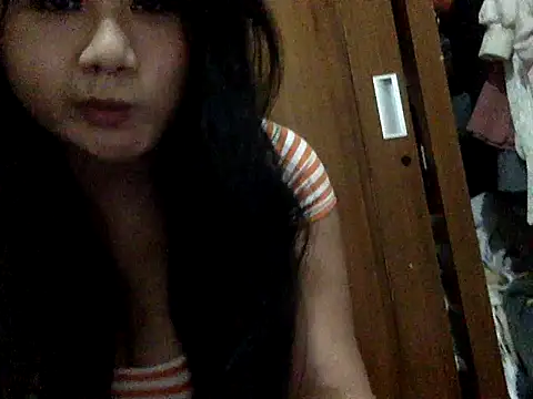 Snapshot of vixenrae chatting on April 12, 2:55 pm vixenrae online show from April 12, 2:55 pm