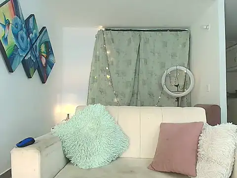 Snapshot of Michellblue chatting on May 30, 5:59 am Michellblue online show from May 30, 5:59 am