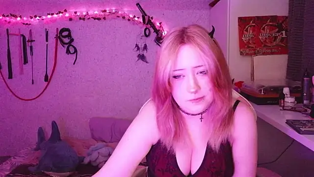 Snapshot of plumpy_girl chatting on April 15, 7:10 pm plumpy girl online show from April 15, 7:10 pm