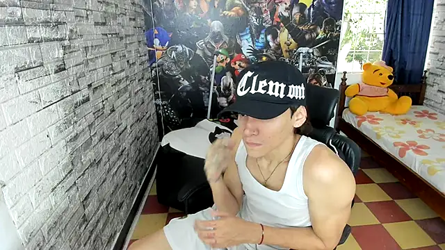 Snapshot of sebas_jusa chatting on July 18, 1:04 pm sebas jusa online show from July 18, 1:04 pm