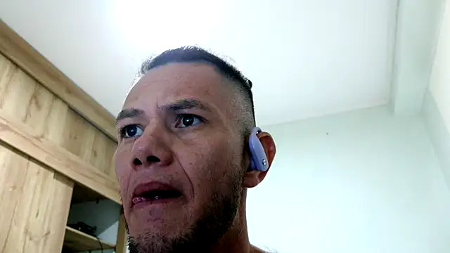 Snapshot of andrew_1520 chatting on November 18, 8:35 pm andrew 1520 online show from November 18, 8:35 pm