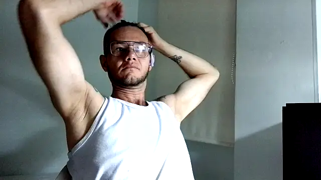 Snapshot of andrew_1520 chatting on November 21, 3:38 am andrew 1520 online show from November 21, 3:38 am