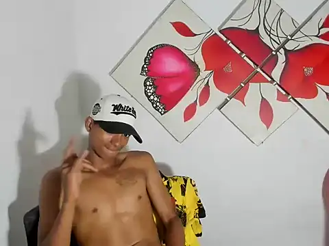 Snapshot of ozunabigcock chatting on April 11, 7:02 am ozunabigcock online show from April 11, 7:02 am