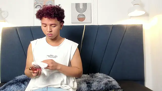 lio cum23 online show from April 14, 7:09 pm