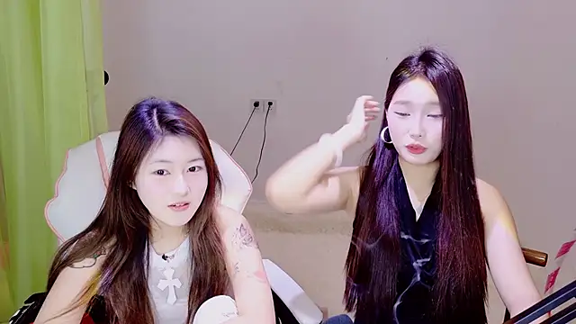 Snapshot of Xiongchumo1120 chatting on April 16, 2:23 am Xiongchumo1120 online show from April 16, 2:23 am