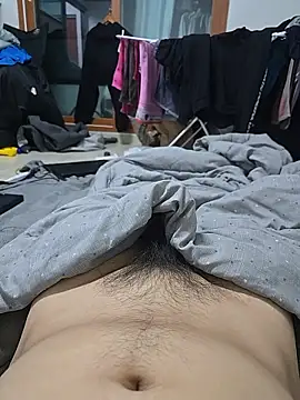 Snapshot of uju8251 chatting on April 12, 11:37 am uju8251 online show from April 12, 11:37 am