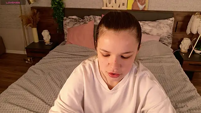 Snapshot of KimEvanss chatting on May 9, 5:12 am KimEvanss online show from May 9, 5:12 am