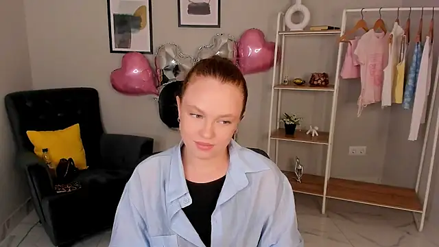 Snapshot of Kira_Lemos chatting on June 9, 11:55 am Kira Lemos online show from June 9, 11:55 am