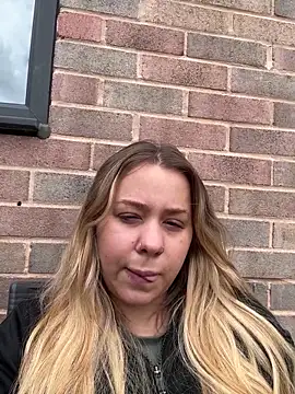 Snapshot of OliviaJadeXx chatting on May 16, 10:47 am OliviaJadeXx online show from May 16, 10:47 am