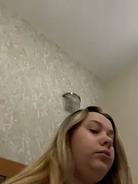 Snapshot of OliviaJadeXx chatting on May 19, 7:26 am OliviaJadeXx online show from May 19, 7:26 am