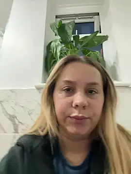 Snapshot of OliviaJadeXx chatting on May 20, 8:37 pm OliviaJadeXx online show from May 20, 8:37 pm