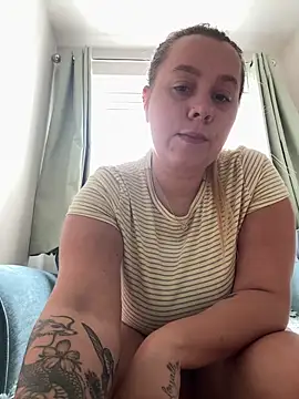 Snapshot of OliviaJadeXx chatting on June 15, 11:01 am OliviaJadeXx online show from June 15, 11:01 am