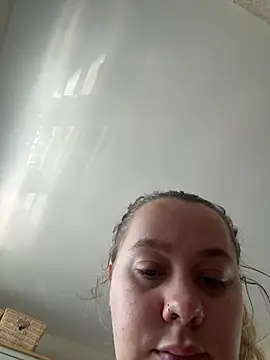 Snapshot of OliviaJadeXx chatting on July 8, 8:19 am OliviaJadeXx online show from July 8, 8:19 am
