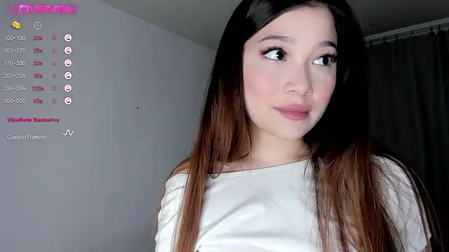 Snapshot of VivaLaDiva chatting on April 12, 8:25 pm VivaLaDiva online show from April 12, 8:25 pm