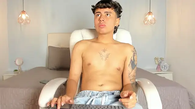 Malakay 18 online show from April 12, 2:49 am