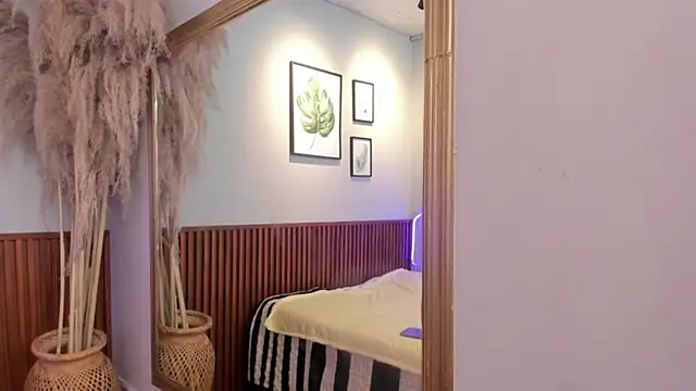 Snapshot of AMBERBENELLI chatting on April 16, 7:31 am AMBERBENELLI online show from April 16, 7:31 am