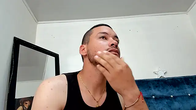 Snapshot of Aronandmoli69 chatting on July 28, 3:21 pm Aronandmoli69 online show from July 28, 3:21 pm