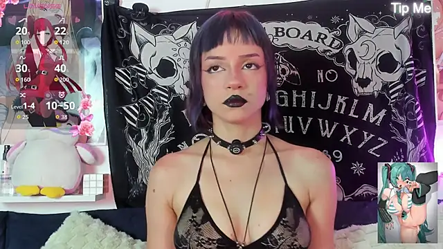 LaxiViolet online show from May 3, 8:15 pm