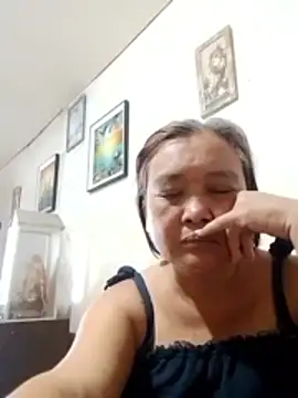 jeanyummytits online show from April 29, 10:38 pm
