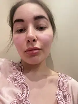 Doris2222 online show from April 12, 7:19 pm