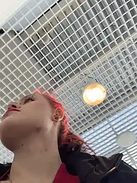 Snapshot of FoxyMood chatting on April 14, 2:17 am FoxyMood online show from April 14, 2:17 am