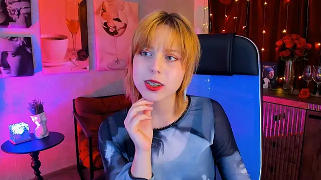 VivienneHebert online show from April 19, 9:52 am