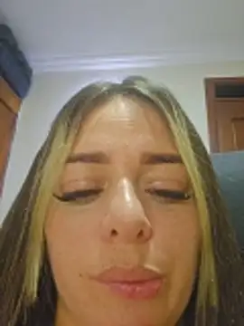BriannaBunnyy online show from May 13, 5:16 am