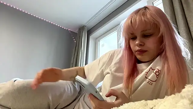 Snapshot of Iam_Eshly chatting on April 15, 10:22 am Iam Eshly online show from April 15, 10:22 am