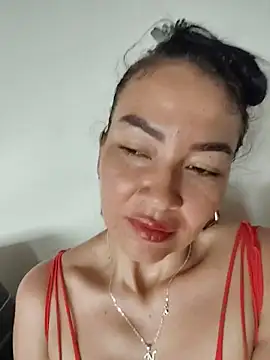 Snapshot of LuluDream chatting on June 23, 3:43 pm LuluDream online show from June 23, 3:43 pm