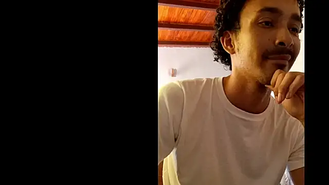 Snapshot of ExtremeXBoy chatting on April 15, 6:15 pm ExtremeXBoy online show from April 15, 6:15 pm