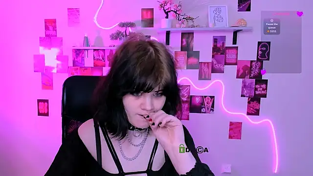 Snapshot of nikki_kiss_ chatting on April 23, 12:40 pm nikki kiss online show from April 23, 12:40 pm