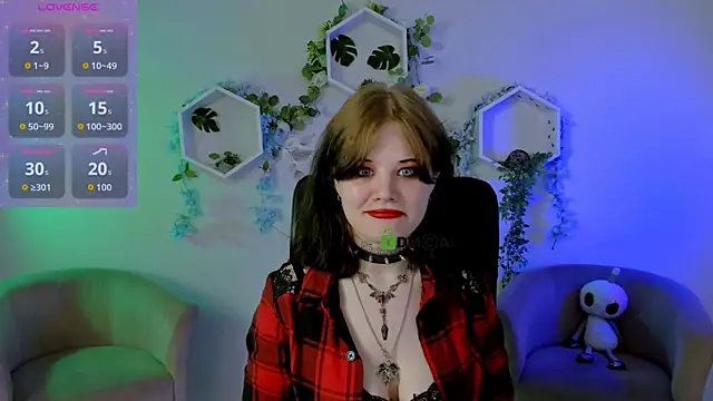 nikki kiss  online show from July 6, 8:33 am