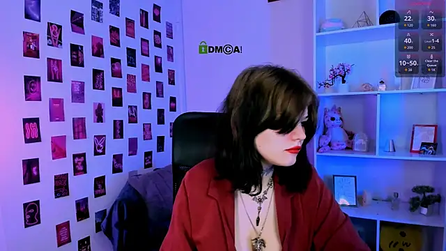 nikki kiss  online show from July 19, 8:51 am