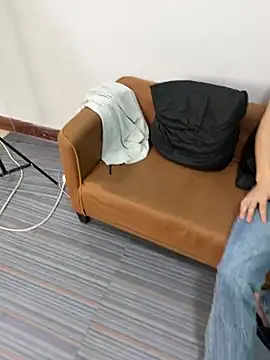 Snapshot of xf-110 chatting on April 16, 4:24 am xf-110 online show from April 16, 4:24 am