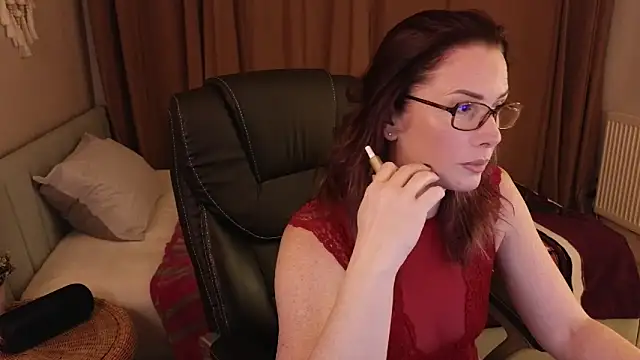 Snapshot of Sharon_Red chatting on December 7, 6:37 pm Sharon Red online show from December 7, 6:37 pm