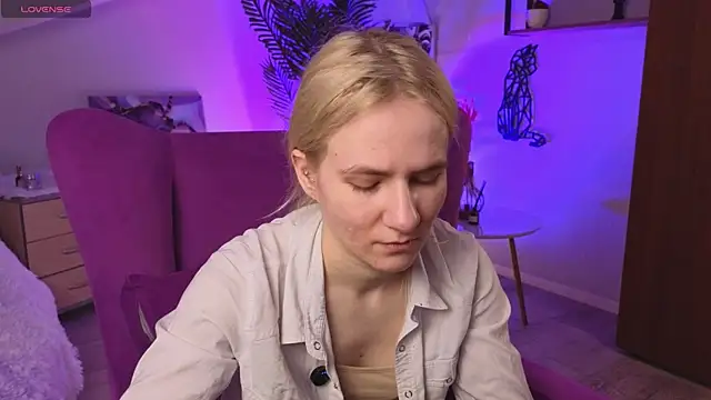 PennyLavertu online show from April 15, 7:48 am